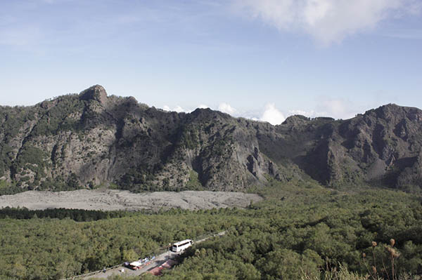 Il Monte Somma visto dal cono del Vesuvio FP (3)